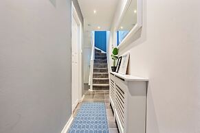 Impeccable 4-bed House With Garden in Brixton