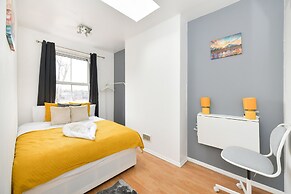 Impeccable 4-bed House in Brixton, London