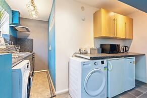 Impeccable 4-bed House With Garden in Brixton