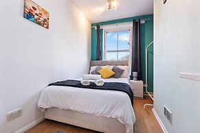 Impeccable 4-bed House With Garden in Brixton