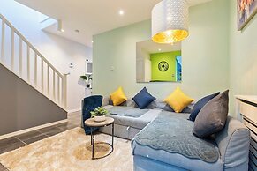 Impeccable 4-bed House With Garden in Brixton