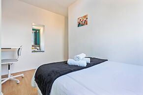 Impeccable 4-bed House With Garden in Brixton
