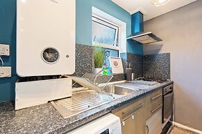Impeccable 4-bed House With Garden in Brixton