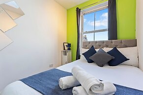 Impeccable 4-bed House With Garden in Brixton