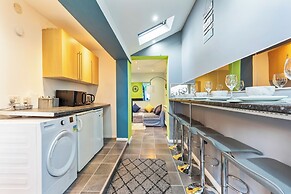 Impeccable 4-bed House With Garden in Brixton