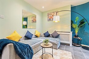 Impeccable 4-bed House With Garden in Brixton