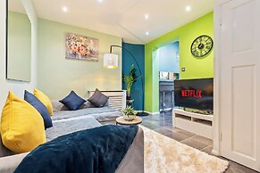 Impeccable 4-bed House With Garden in Brixton