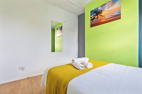 Impeccable 4-bed House With Garden in Brixton