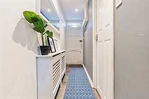 Impeccable 4-bed House With Garden in Brixton