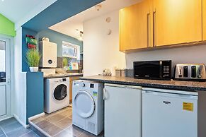 Impeccable 4-bed House With Garden in Brixton