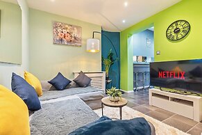 Impeccable 4-bed House With Garden in Brixton