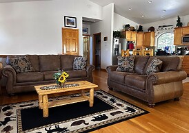 Pine Mountain Paradise 3 Bedroom Home by RedAwning