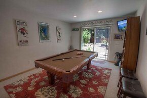 Pine Mountain Paradise 3 Bedroom Home by RedAwning