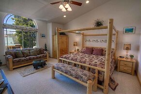 Pine Mountain Paradise 3 Bedroom Home by RedAwning