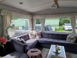 Lovely 3-bed Caravan in Foel, Welshpool