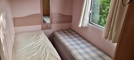 Lovely 3-bed Caravan in Foel, Welshpool