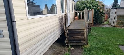 Lovely 3-bed Caravan in Foel, Welshpool