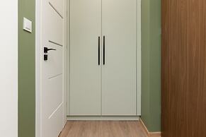 Kolorowa Studio Apartment by Renters