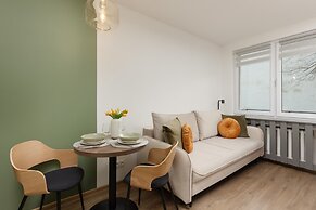 Kolorowa Studio Apartment by Renters