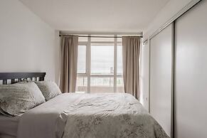 Luxury WaterFront View & Free Parking