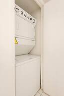 Luxury WaterFront View & Free Parking