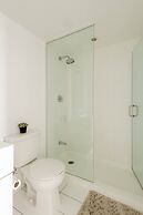 Luxury WaterFront View & Free Parking