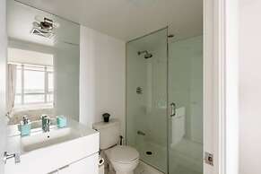 Luxury WaterFront View & Free Parking