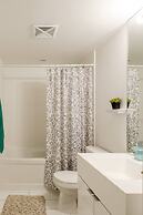 Luxury WaterFront View & Free Parking