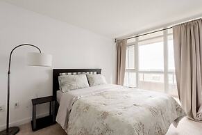 Luxury WaterFront View & Free Parking
