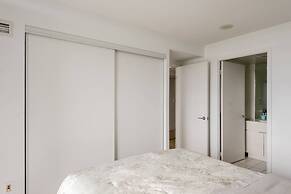 Luxury WaterFront View & Free Parking