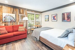 Mountainside Inn 412 1 Bedroom Hotel Room by Alpine Lodging Telluride