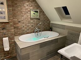 Luxury Boutique Country Cottage With Hot Tub