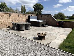 Luxury Boutique Country Cottage With Hot Tub