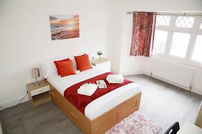 Deluxe 4-bed House Close2 Wembley Stadium