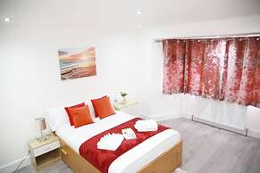 Deluxe 4-bed House Close2 Wembley Stadium