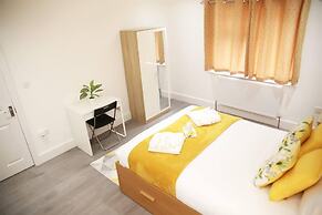 Deluxe 4-bed House Close2 Wembley Stadium