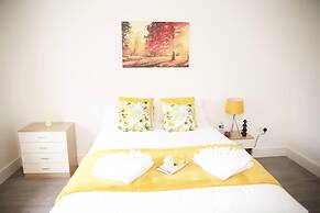 Deluxe 4-bed House Close2 Wembley Stadium