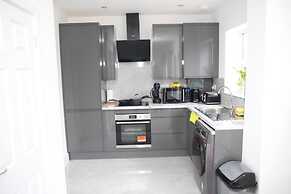 Deluxe 4-bed House Close2 Wembley Stadium