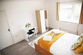 Deluxe 4-bed House Close2 Wembley Stadium