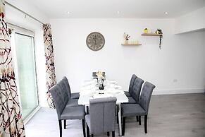 Deluxe 4-bed House Close2 Wembley Stadium
