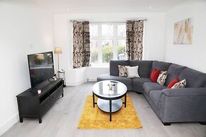 Deluxe 4-bed House Close2 Wembley Stadium