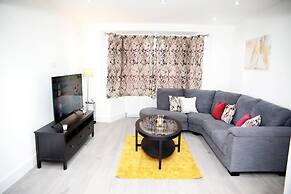 Deluxe 4-bed House Close2 Wembley Stadium