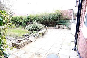 Deluxe 4-bed House Close2 Wembley Stadium