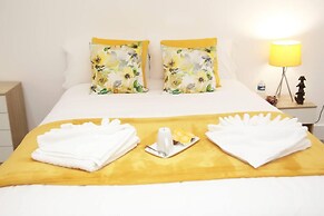 Deluxe 4-bed House Close2 Wembley Stadium