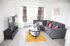 Deluxe 4-bed House Close2 Wembley Stadium