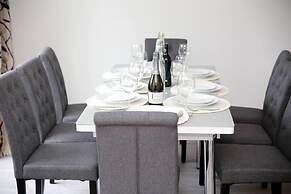 Deluxe 4-bed House Close2 Wembley Stadium