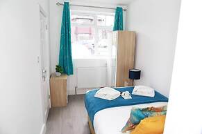 Deluxe 4-bed House Close2 Wembley Stadium