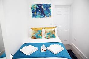 Deluxe 4-bed House Close2 Wembley Stadium