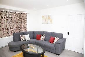 Deluxe 4-bed House Close2 Wembley Stadium