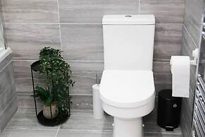 Deluxe 4-bed House Close2 Wembley Stadium